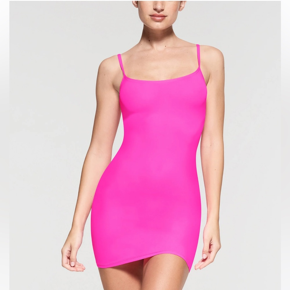 Skims 💕Neon Pink💕FITS EVERYBODY SLIP DRESS size XXS